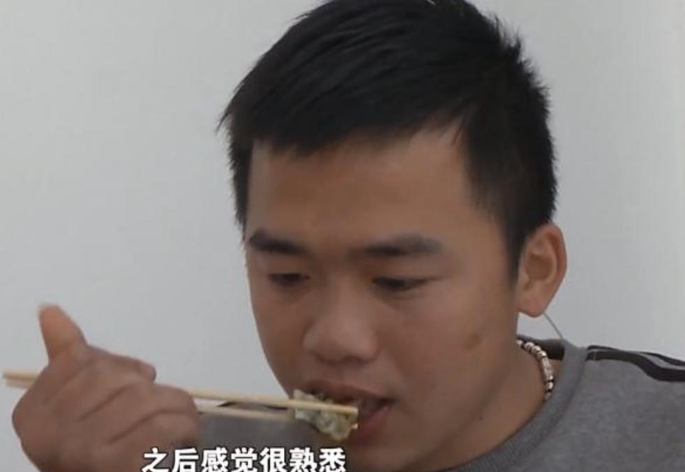 2016年初，广东一男子，在云南吃大排档时，突然觉得口中生蚝的味道十分熟悉，这好