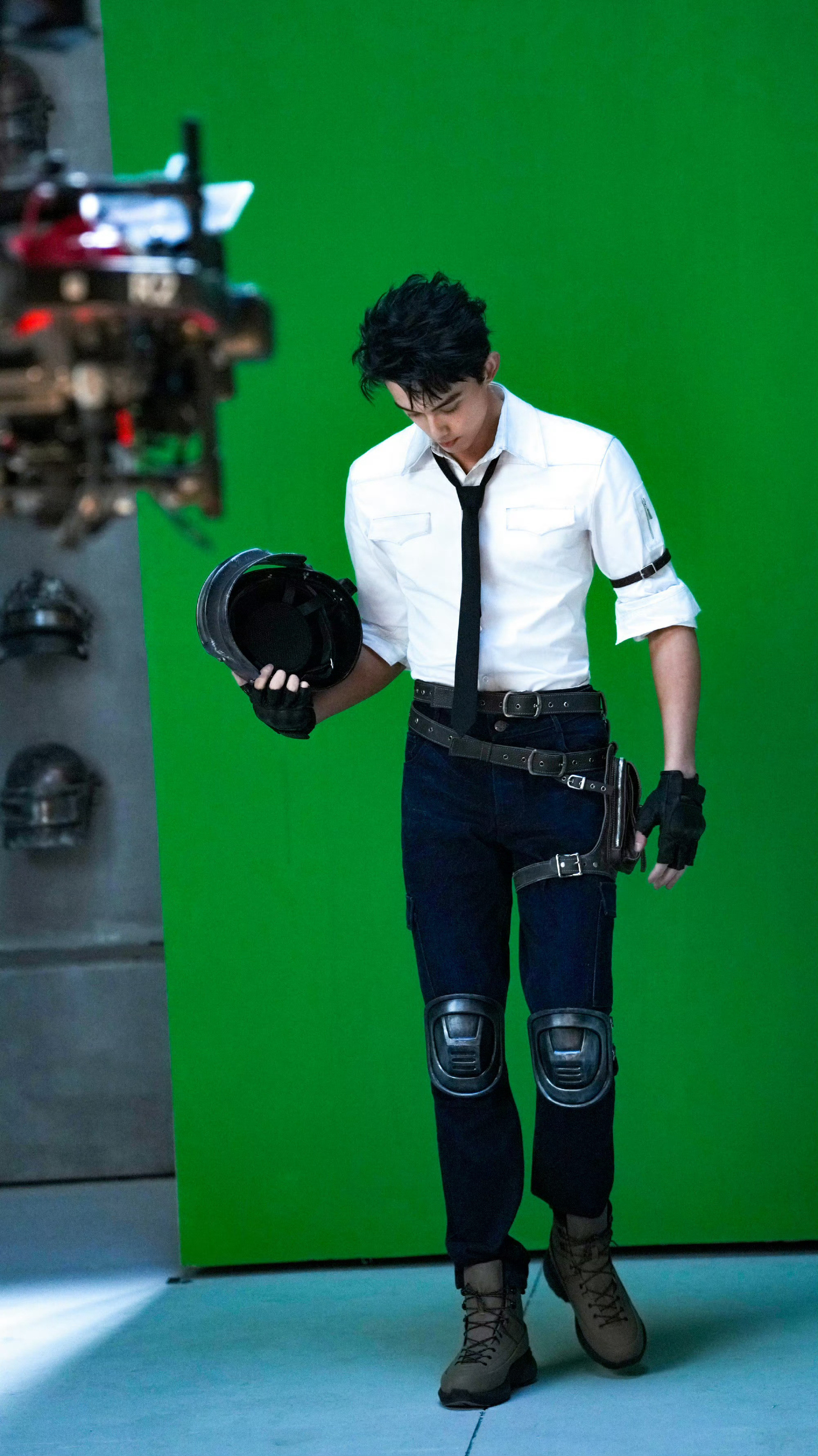 电竞天才吴磊带我一起组队，背影都这么帅！