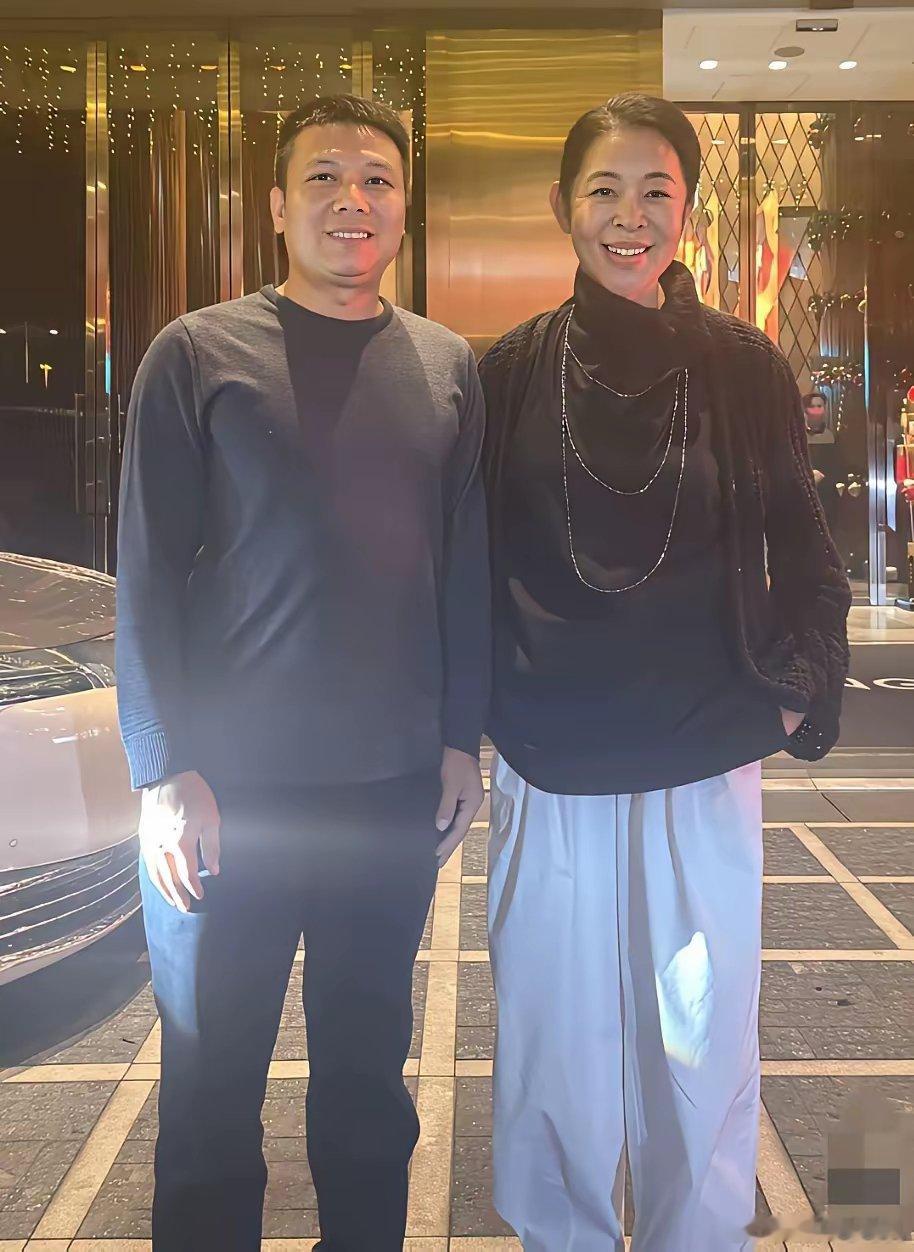 奇见！1959年出生的倪萍，如今已经66岁快奔70了，这位昔日春晚风华正茂的主持