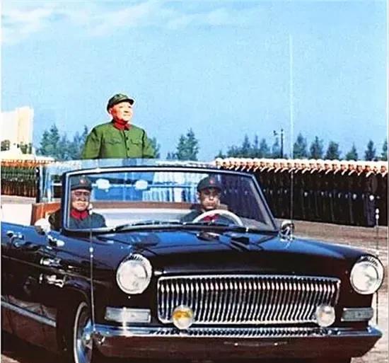 九三阅兵让人想起了1984年的大阅兵，但美国和俄罗斯近来眉来眼去，是不是意味着我