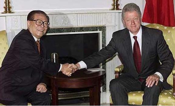 当年中国入世最大的障碍是美国，可最终美国还是同意了我们加入世贸组织。为什么？江同