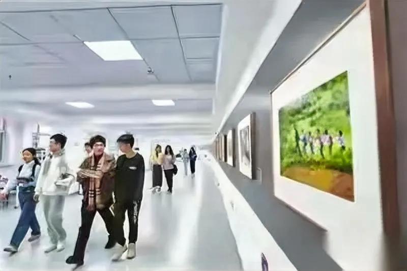 东北零下20度大学生穿单衣上课你猜咋回事？不是科幻片，是哈工大刚通的