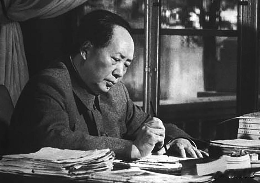 “领导人不要集中在北京！”1969年，新中国国庆后，毛主席在会议上做出了这样的