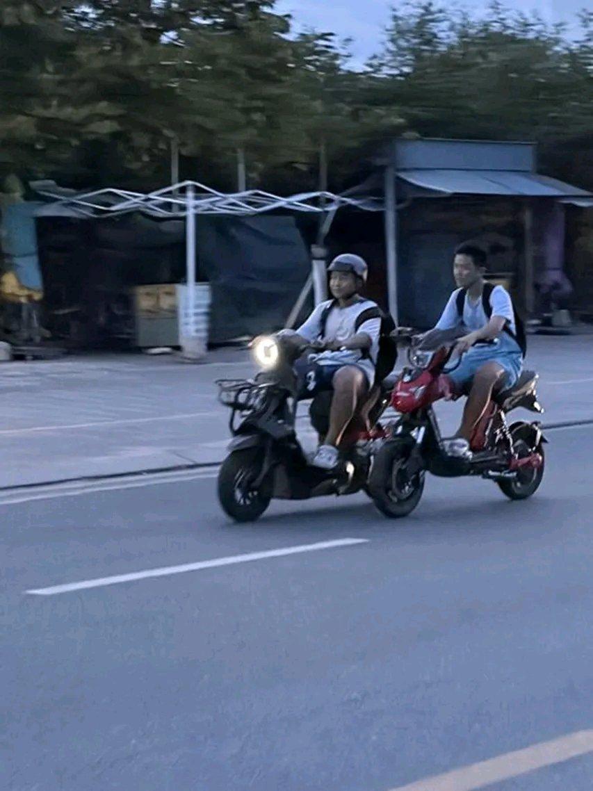 中国电摩这次真卖爆了，真要掀翻日系老大哥？还真有这趋势。以前东南亚街头满眼都是