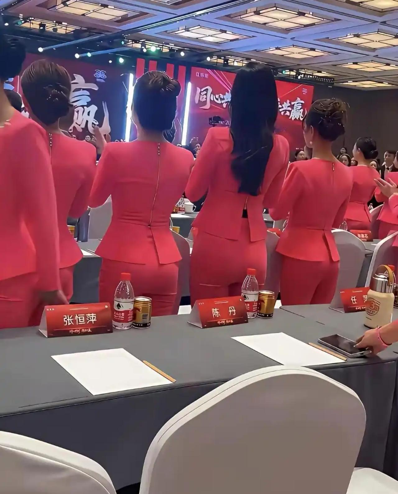 记录我的2026一年一度的年会又来了，不是承诺会上要发年终奖，算是没得人参加。虽