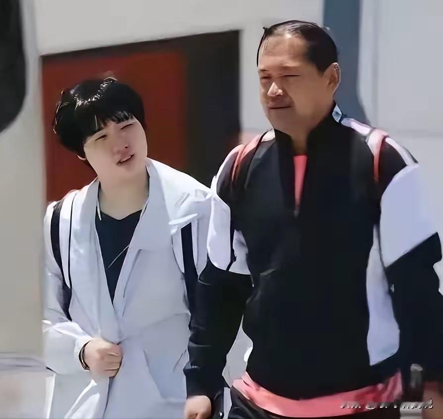 别蛐蛐了，等你们有了自己的女儿，你们就知道蒯曼父亲为啥会发那一段文字了。“值