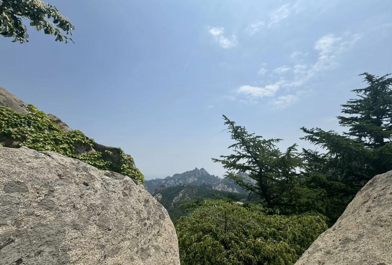 无论男女已婚了有了家庭切不可再在婚外拈花惹草发生暖昧应该对家庭对