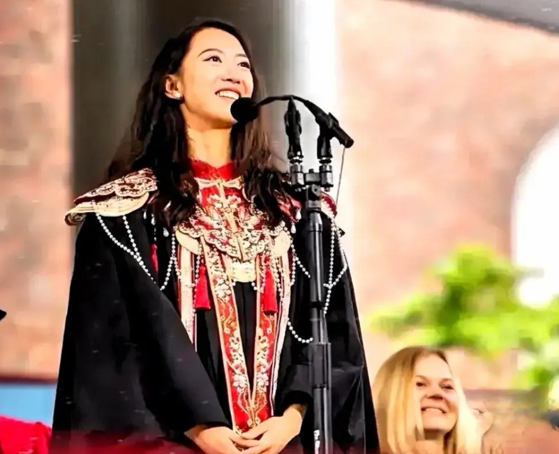 哈佛大学中国女生的演讲为什么没有在国内受到赞誉，反而引来群嘲？因为随着网民认知