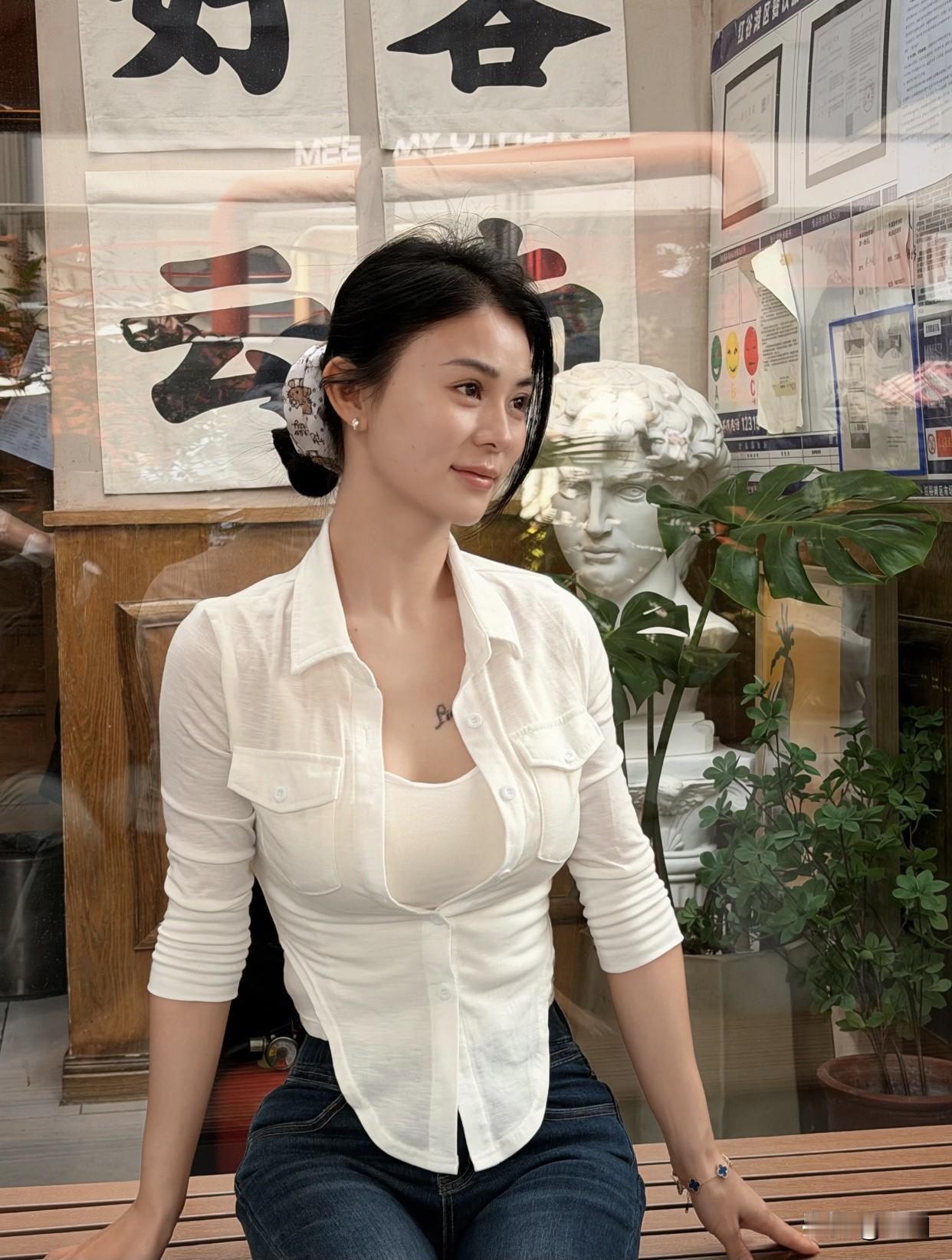 什么样的女性最有魅力?有魅力的女性情绪自洽，不会被外界轻易影响，也不把坏情绪甩给