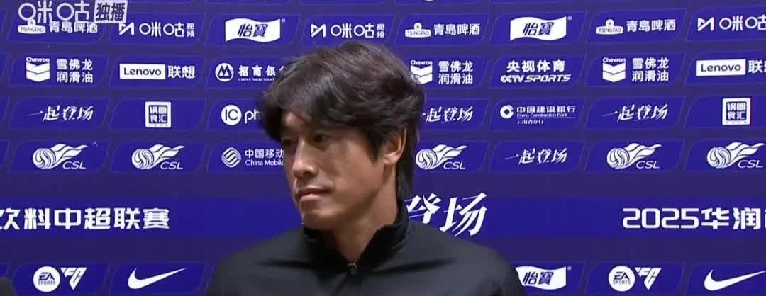 成都蓉城最近让球迷可开心了，球队刚爬上中超积分榜第一，马上又送来一个大惊喜。董事