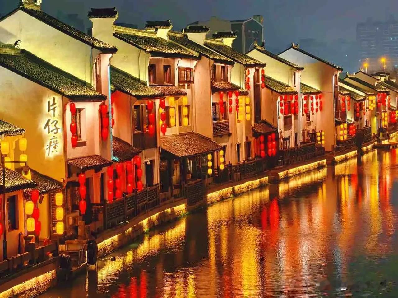 📍南长街·清名桥清名桥上望江南，水乡风光入画来。