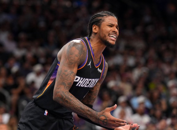 为什么格林不配拥有一个首发位置？格林作为上赛季西部第二球队的队内头号得分手，