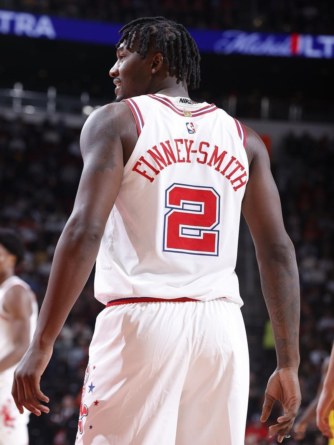 湖人不要的芬尼-史密斯，火箭却把他当宝，还给了4年5270万美元合同！1、芬