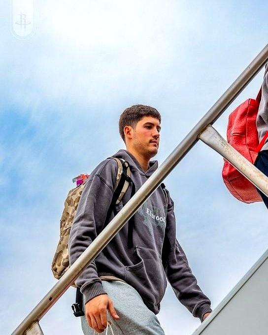 火箭队的机会，真就给到谢泼德了。范弗利特膝盖不舒服，主帅乌度卡直接发话，要给