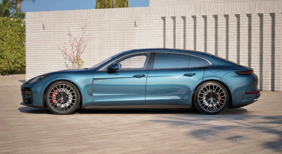 方程豹SL这侧面看着太让人舒适了，颜值可看齐保时捷Panamera、奥迪A7。难