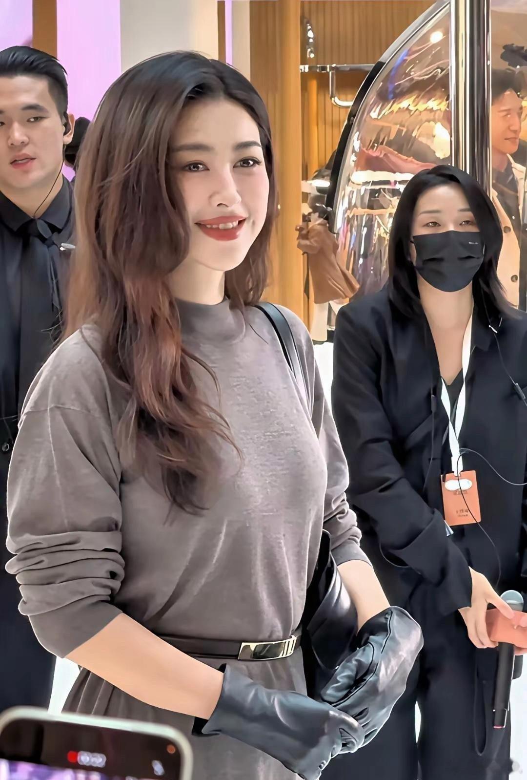 朱珠在澳门被偶遇，41岁那状态简直绝了