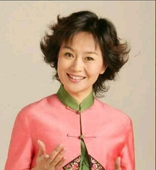 1999年，鞠萍向丈夫提出了离婚，丈夫同意离婚，却让她二选一，孩子和财产只能带走