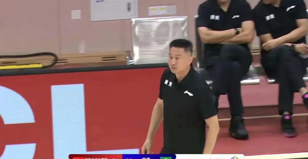 杜锋权威被挑战，乖乖虎徐昕不忍了，陈海涛陷两难，徐昕多队哄抢其实现在的宏远队已