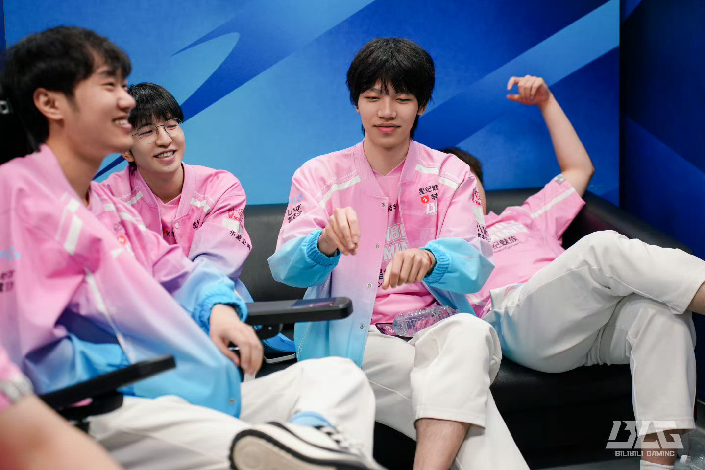 【JR投稿】迫不及待的想碰一碰，目前状态下的BLG和TES谁更强？2025lpl