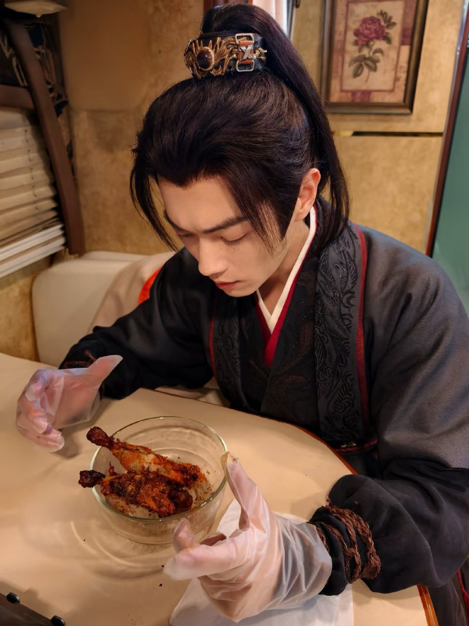 #许凯#抓到一只吃饭前也要施法把食物变美味的可爱so​