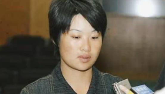 2003年9月10号凌晨，在某饭店女生宿舍，孙金刚、李光辉还有张某三个大男人，趁