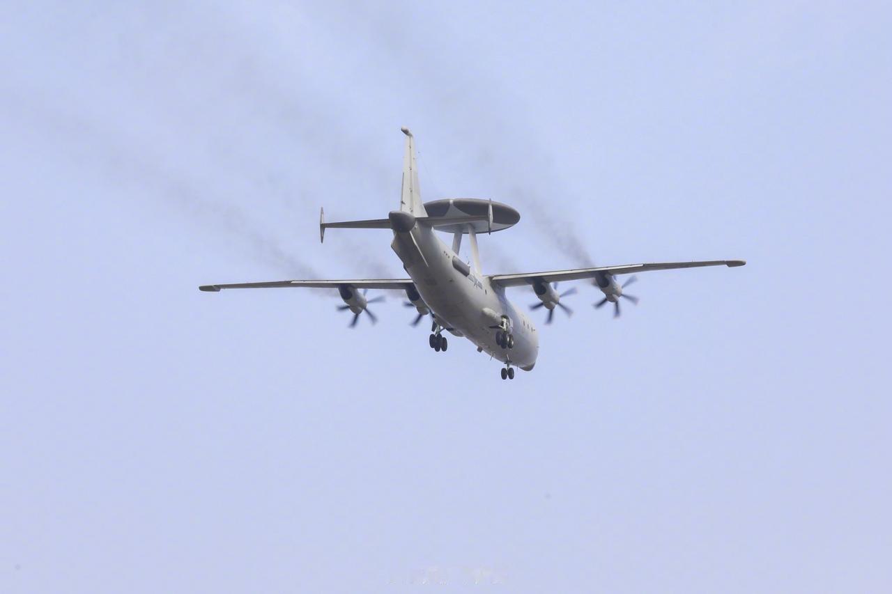 东部海军空警500，新年开训