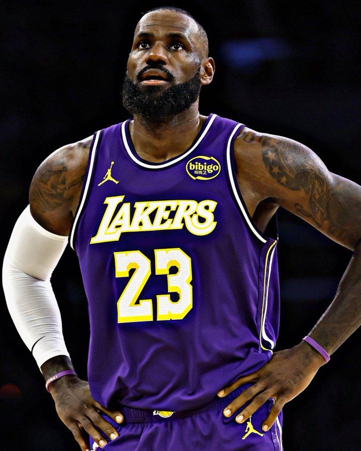 勒布朗-詹姆斯又创造了一项纪录了。他成为NBA历史上最年长的单场得到30分以上的