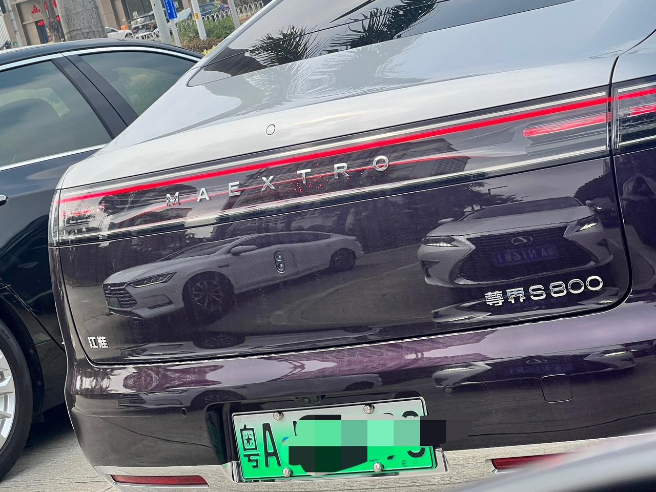 碰到一辆尊界s800，发现后尾箱标了一个江淮。本来10万的车，瞬间变成了100