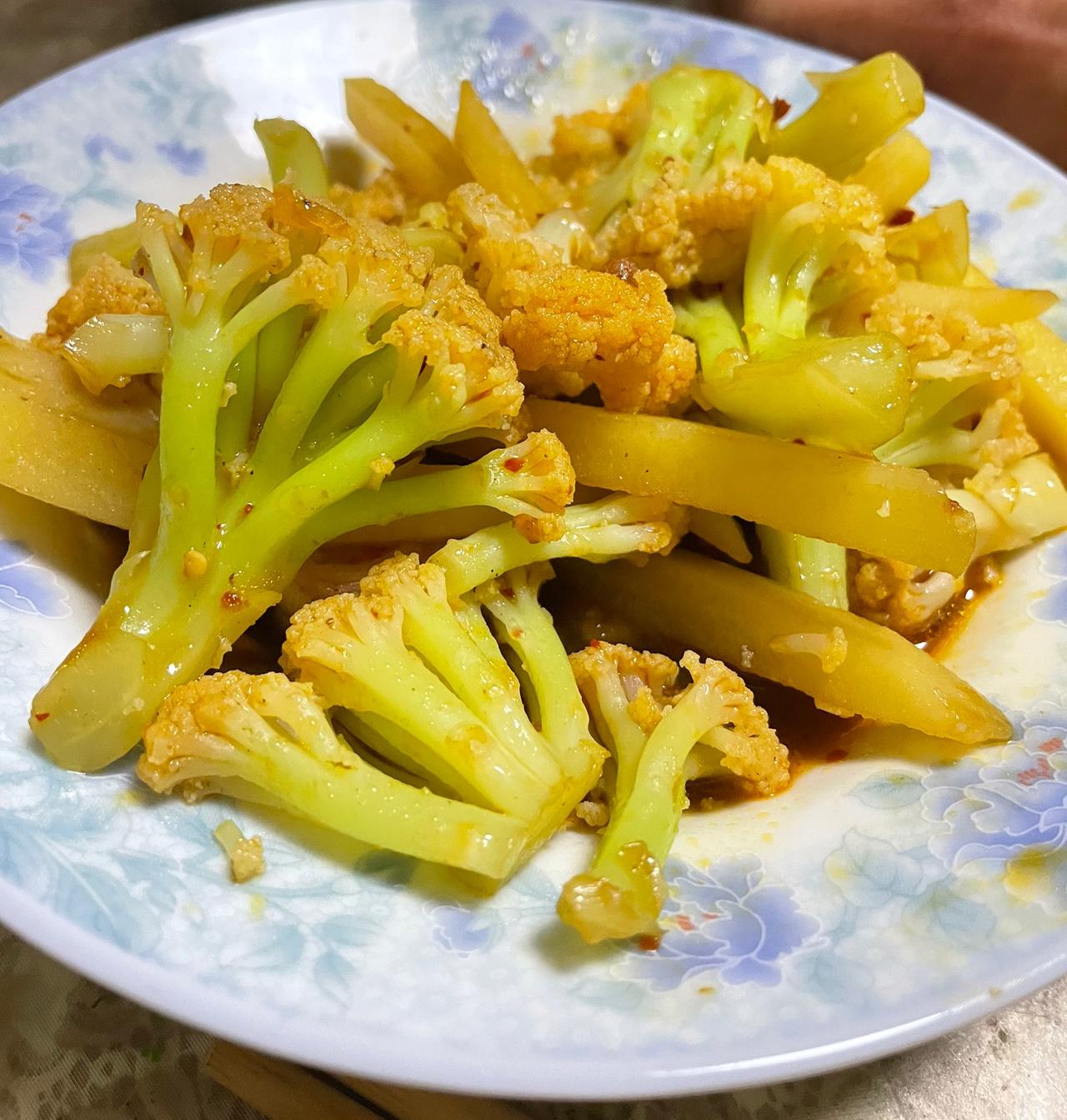 晒图笔记大赛今天的早餐，买的牛肉上当了，一斤60元，好像是压的肉，口感太细腻了。