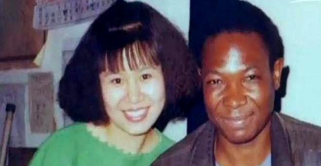 1996年，母亲以死相逼，父亲一夜之间白了头，依然没能阻止清华才女王丽红远嫁非洲