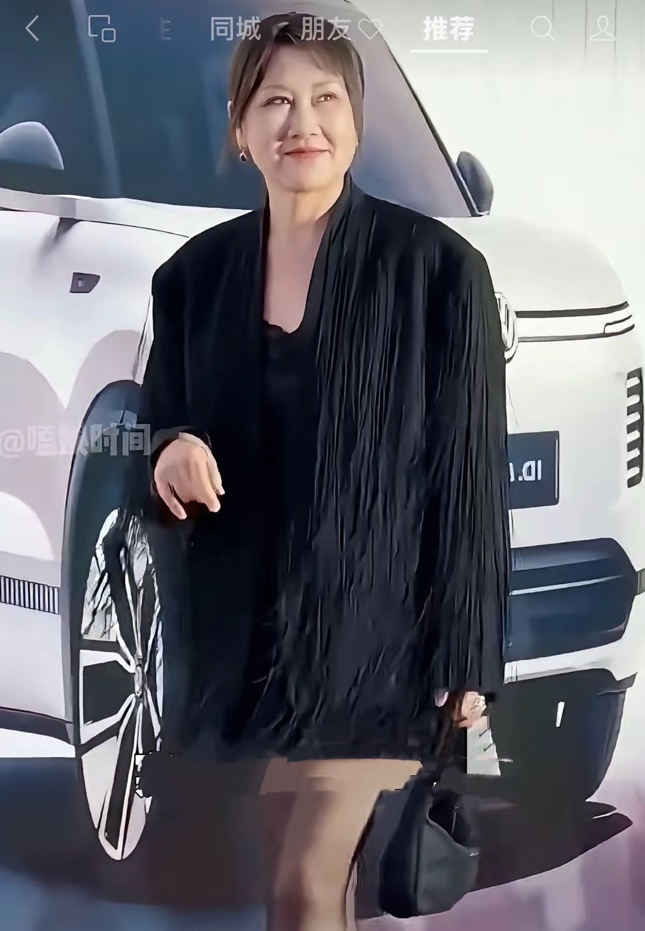 71岁潘虹、76岁王馥荔尽显优雅大气、端庄美丽，而63岁张凯丽却因过度医美和质感