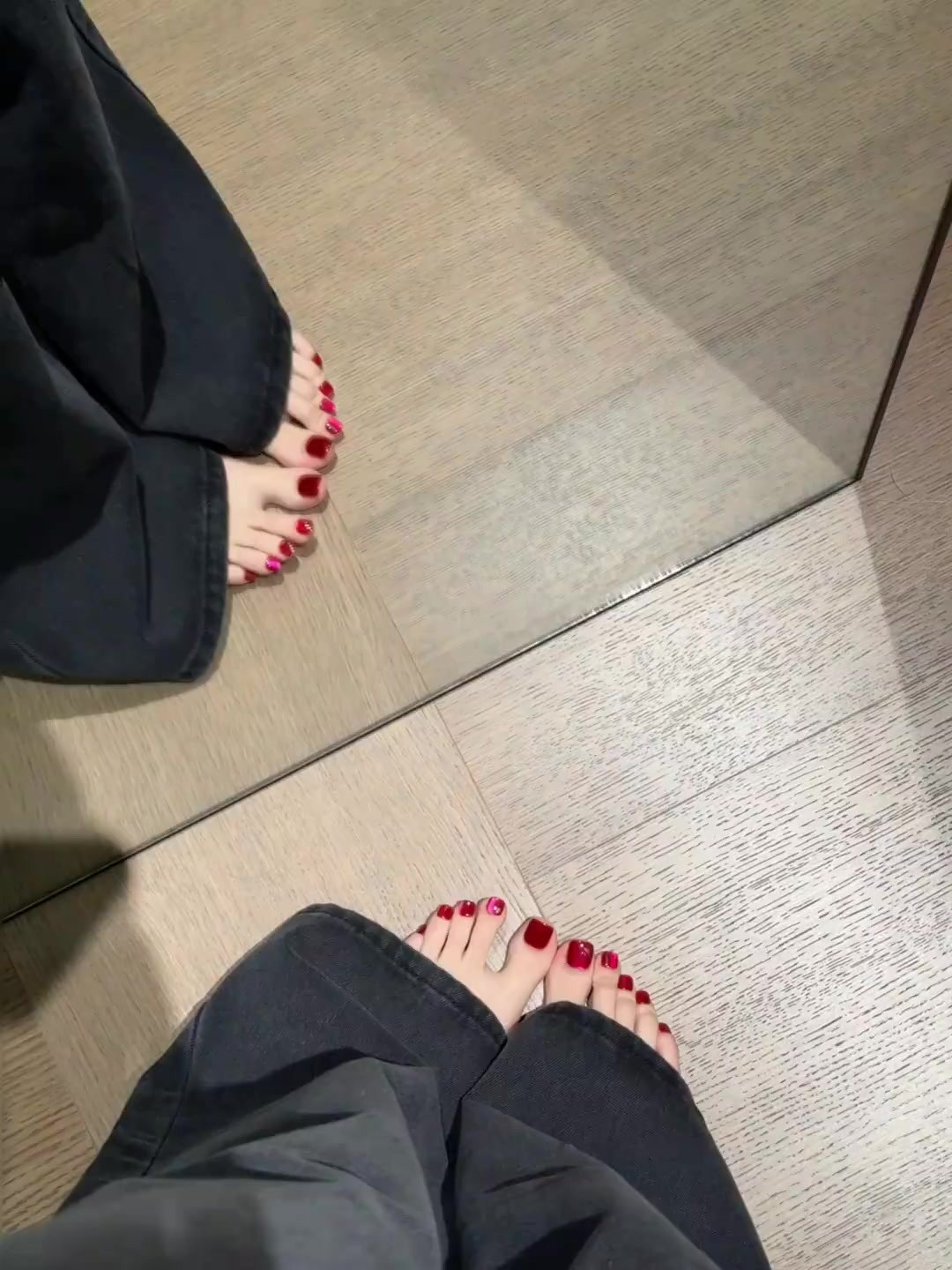 被自己的新美甲可爱到了​​​​​​​，​​​