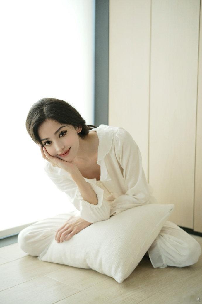 娜扎浓颜系美女浓颜系就是惊艳！五官精致立体，怎么看都亮眼，《赴山海》《玉茗茶骨