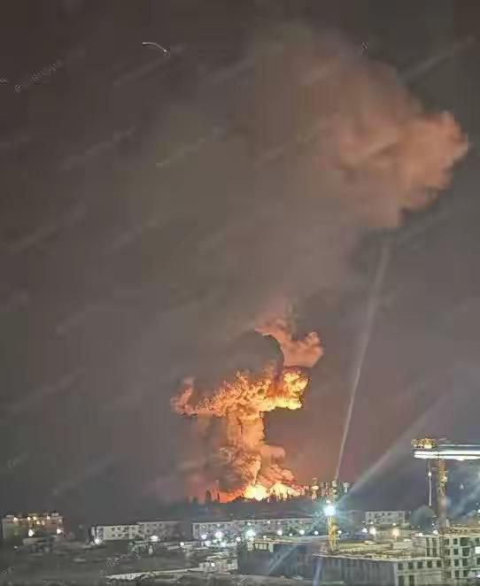 乌克兰对俄罗斯的重要军港继续在穷追猛打。13日，乌克兰对俄罗斯