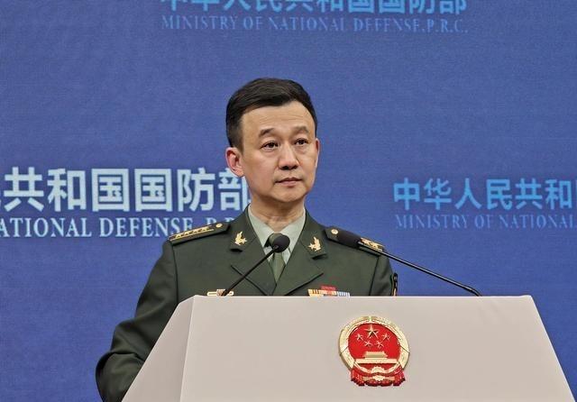 国防部四字表态，南海该收网了！菲律宾占着中业岛整整55年，跑道修好了、码头建好了