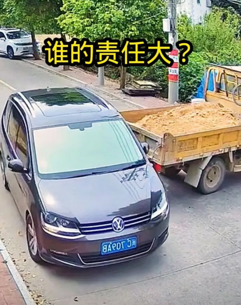 青岛韩法官，我很好奇，请问下，如果撞与被撞的人对调：是小伙子突然转身与身后的老太