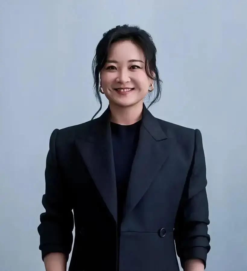 210斤到110斤，她赌上命贾玲先把自己塞进210斤，再一刀刀削回110斤