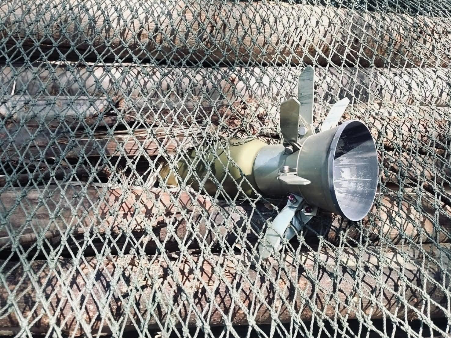 泰军M113的木材装甲扛了一发柬军PF89火箭筒，感觉和格栅装甲作用类似（图4