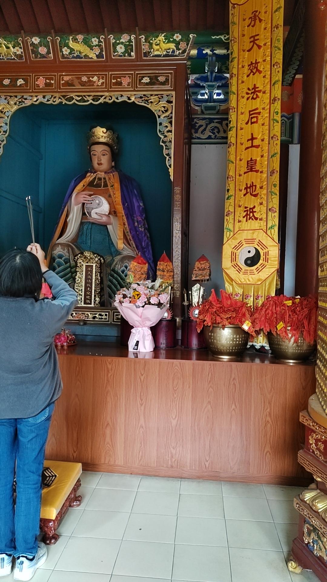 客户一直说“对对对”，我反而慌了今天给人看卦，过程挺普通的。客户跟我说，