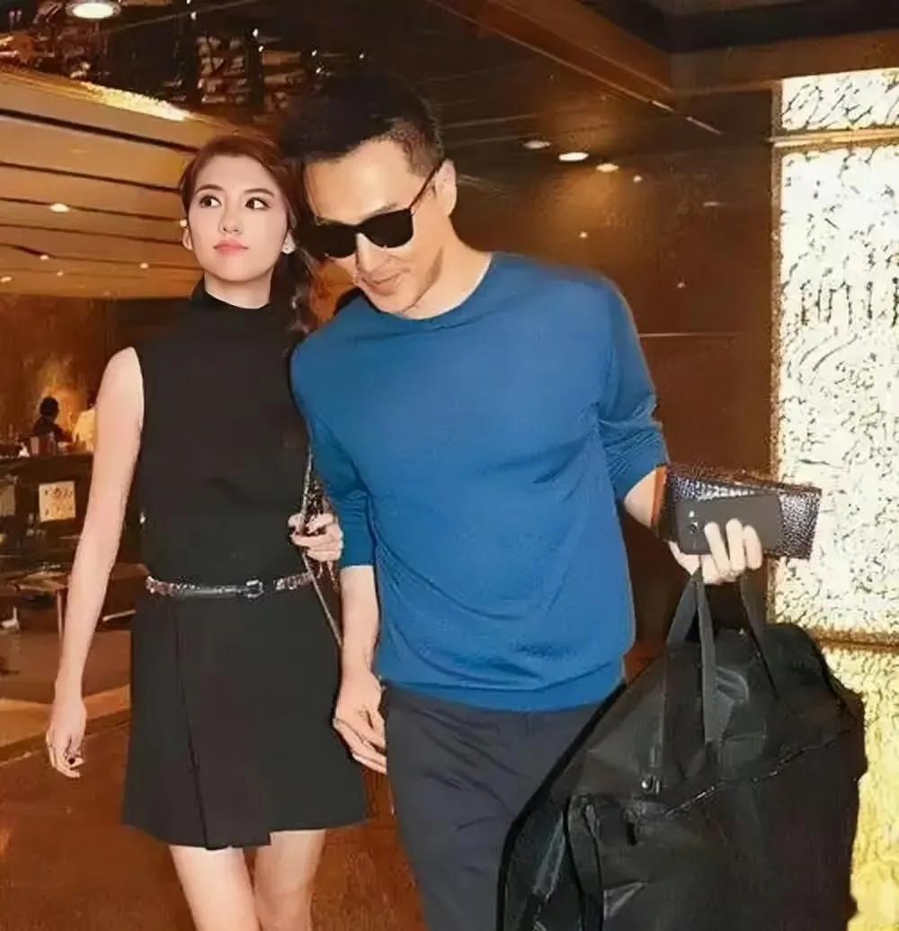 有网友在上海偶遇吴千语拍摄，她身材真的很好，瘦而不柴！是有肌肉和力量美的那种身材