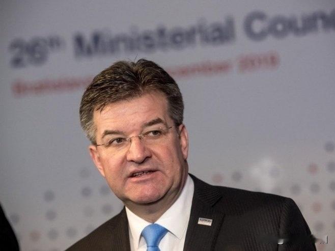 300多万页爱泼斯坦相关文件公开后，斯洛伐克政坛爆出风波，前外长拉恰克因被曝出与