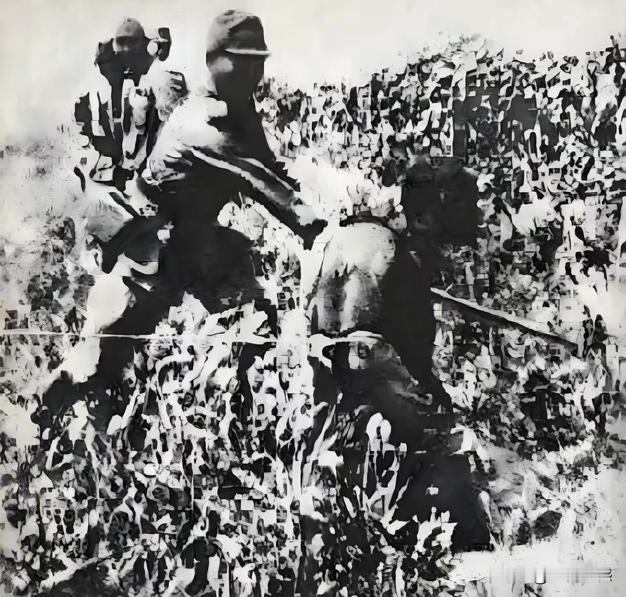 什么叫砍瓜切菜，什么叫手起刀落，看当年日本鬼子屠杀老百姓的画面，就知道当年日本鬼
