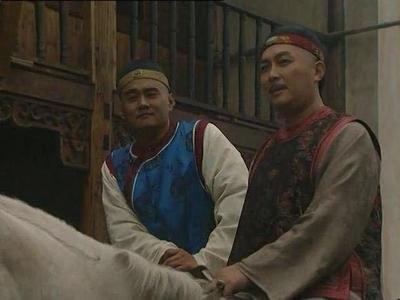 古代，有个穷人家养不起三个儿子，他们想要卖掉其中一个。夫妻俩用面粉做了一个馒头，