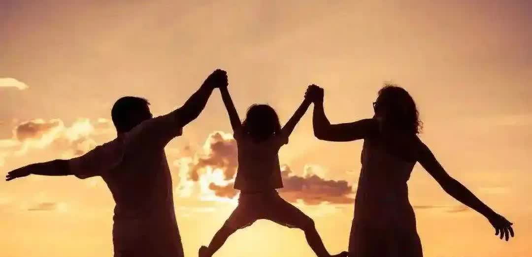 发现不管你有多爱自己的子女，多么尽心尽力的供他们上大学，辛辛苦苦的把他们抚养长大