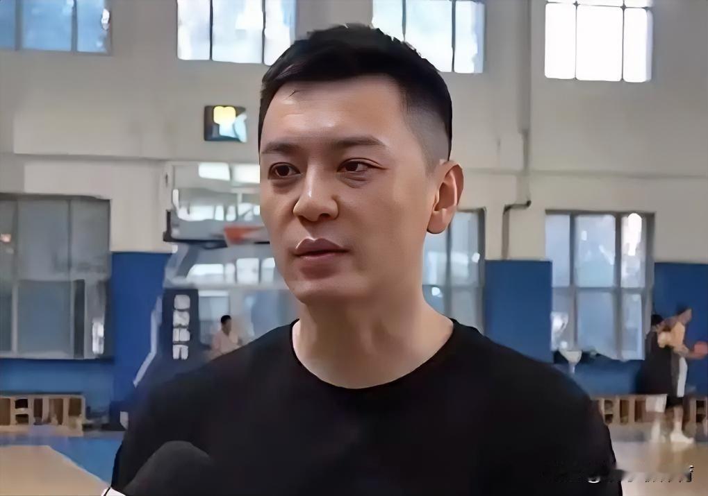 王俊杰和赵维纶等人爽约缺席辽宁全运队比赛,杨鸣接受采访才说出了实情。杨鸣做客腾