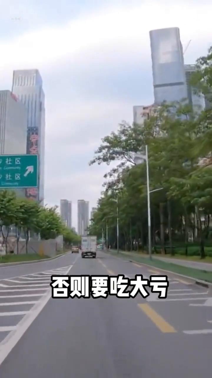 新手开车上路，这些灯语一定要知道，否则要吃大亏。·1.大灯闪一下，说明后车嫌你