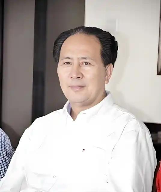 1994年秋天，河南平顶山法院行政庭长许国寅在北京出差，坐上出租车刚报完地址，司