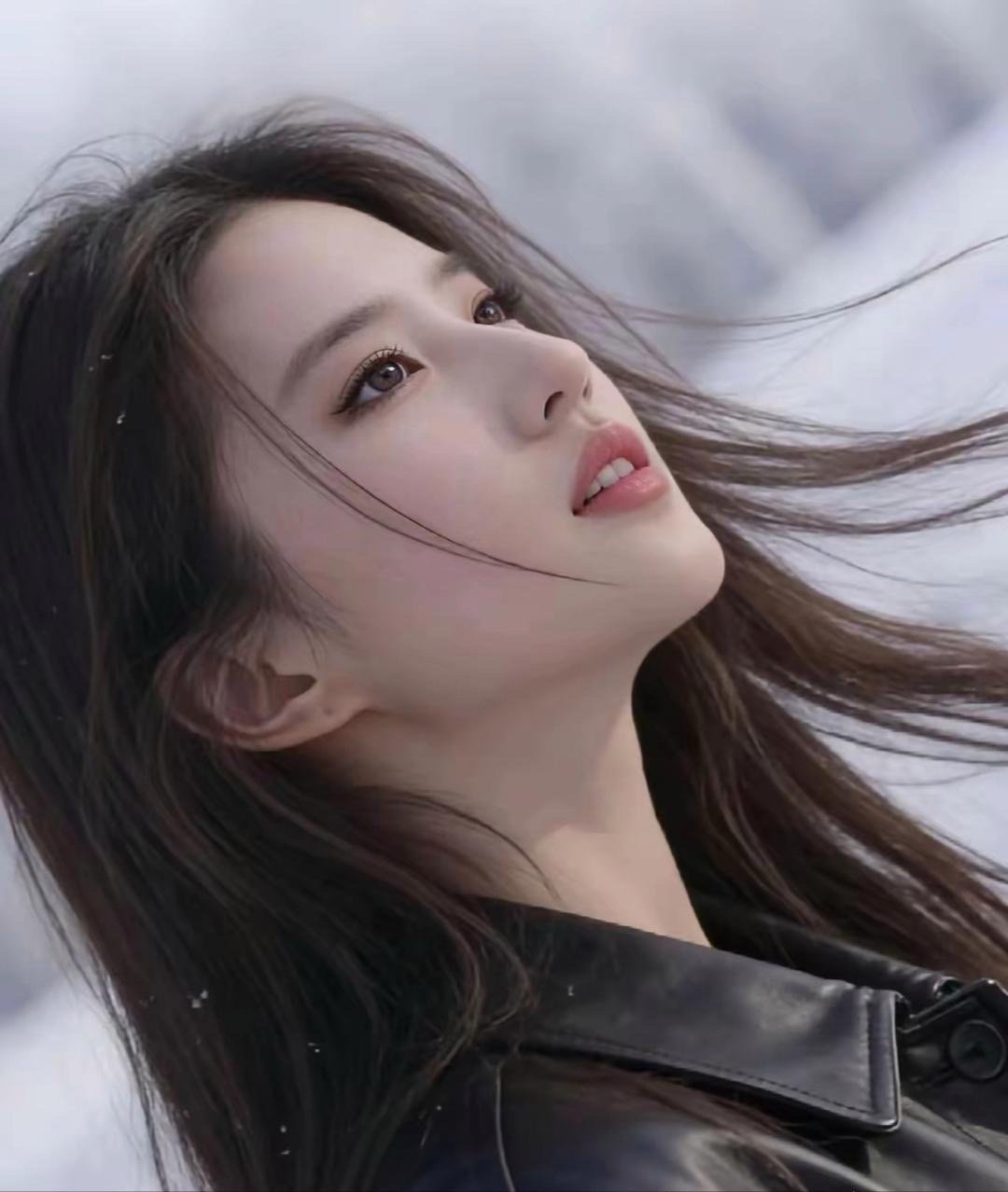 刘亦菲真的绝了！连头发丝都透着精致感，美得无死角～