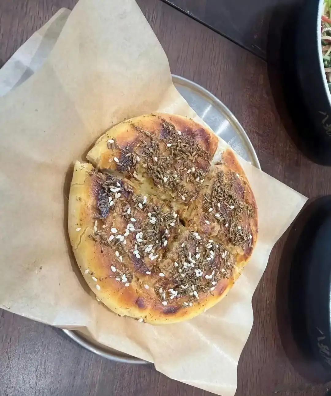 刷到文章在上海开餐厅的消息，我立马问了当厨子的朋友：一个不拍戏的演员开的店，味道