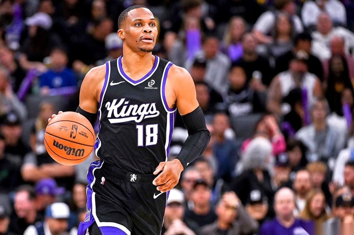 24分，13板，14助攻。投篮命中率，62.5%。你告诉我，这怎么输？可他